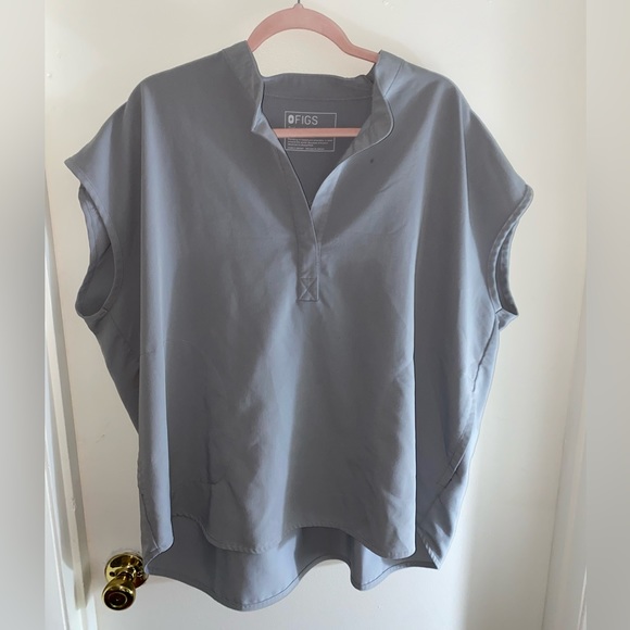 FIGS Rafaela oversized scrub top - Picture 1 of 1